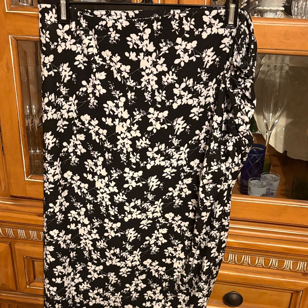89th & Madison Black and White Floral Mini Dress